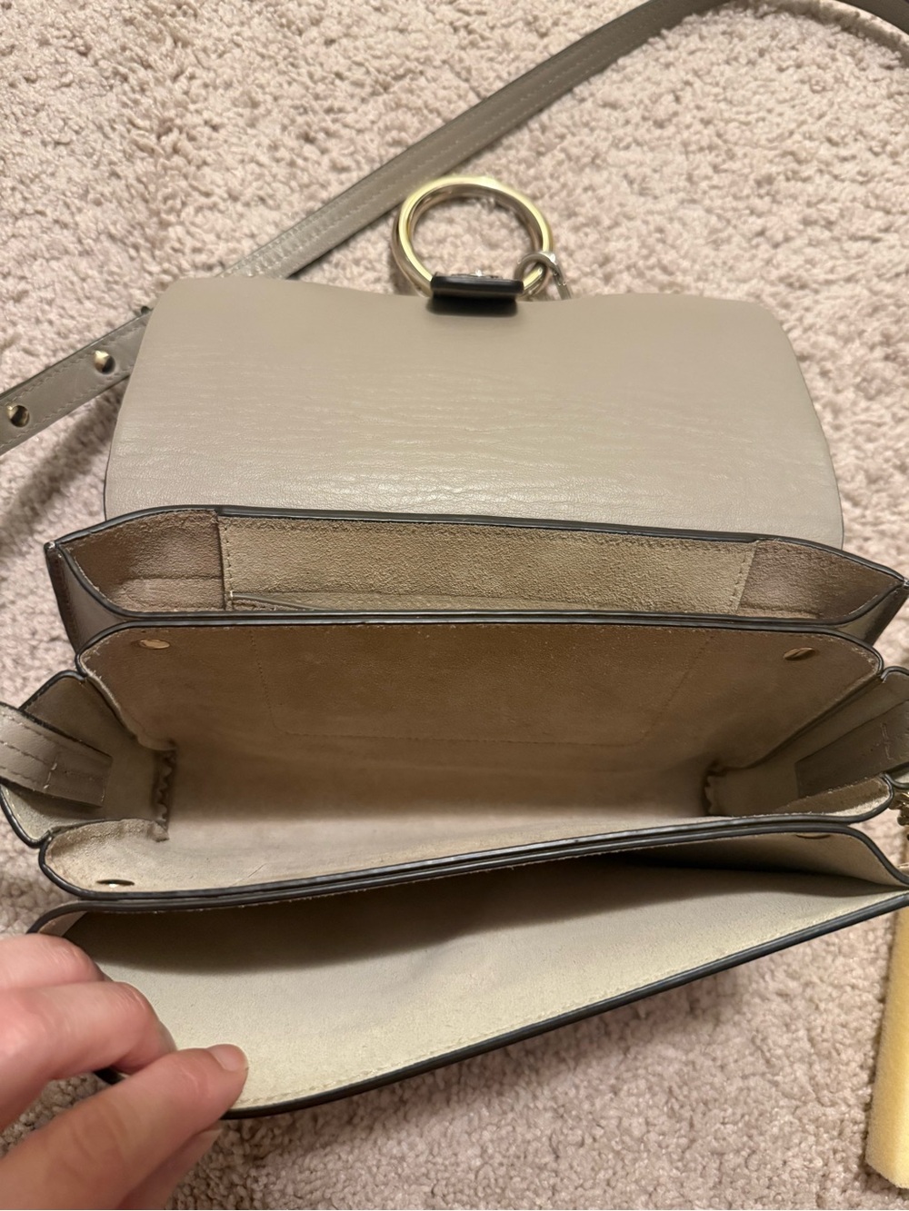 Chloé Leather Shoulder Bag in Taupe with Gold Ring - Picture 2 of 6
